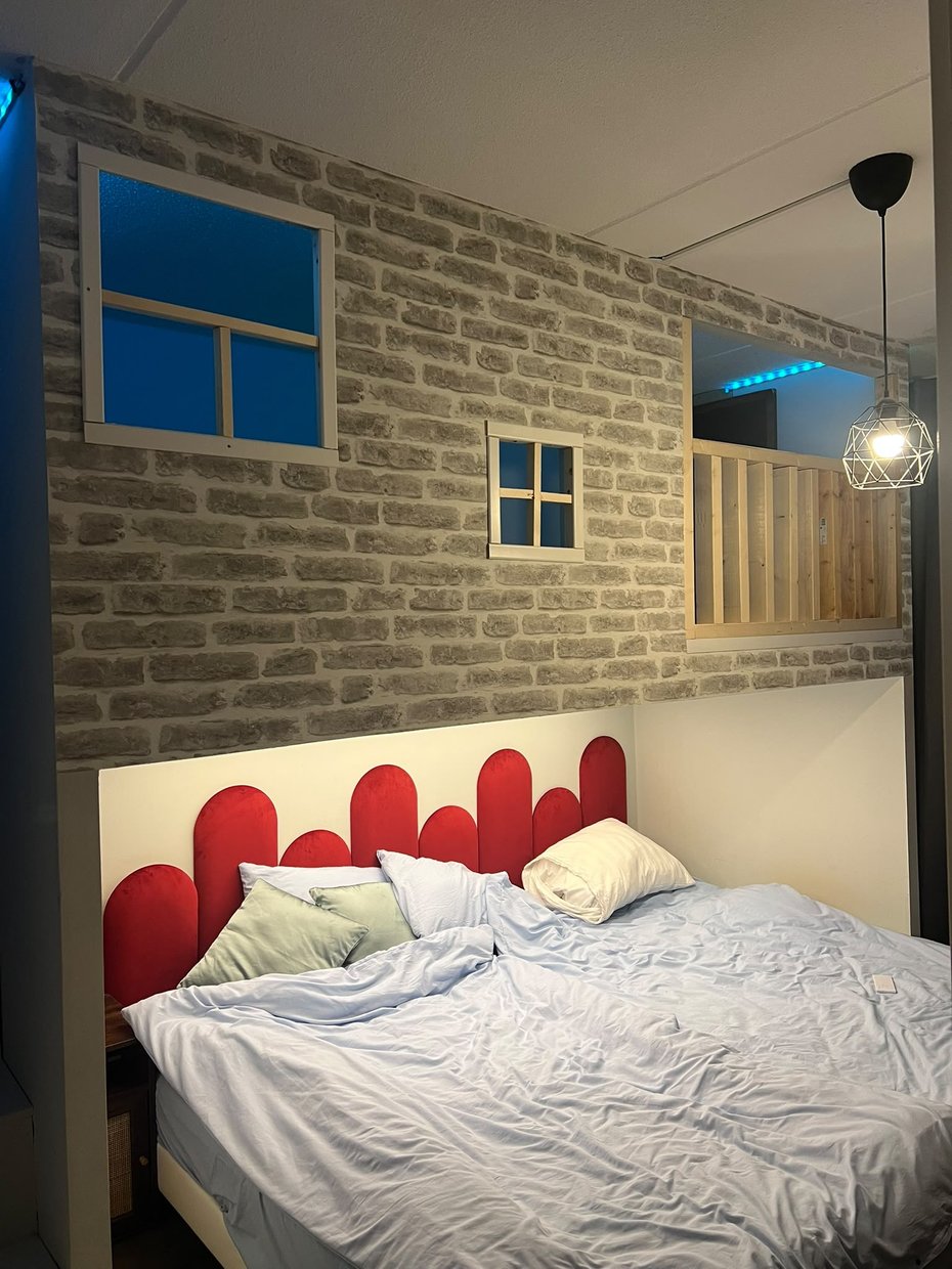 Kinderkamer met steenlook behang op maat