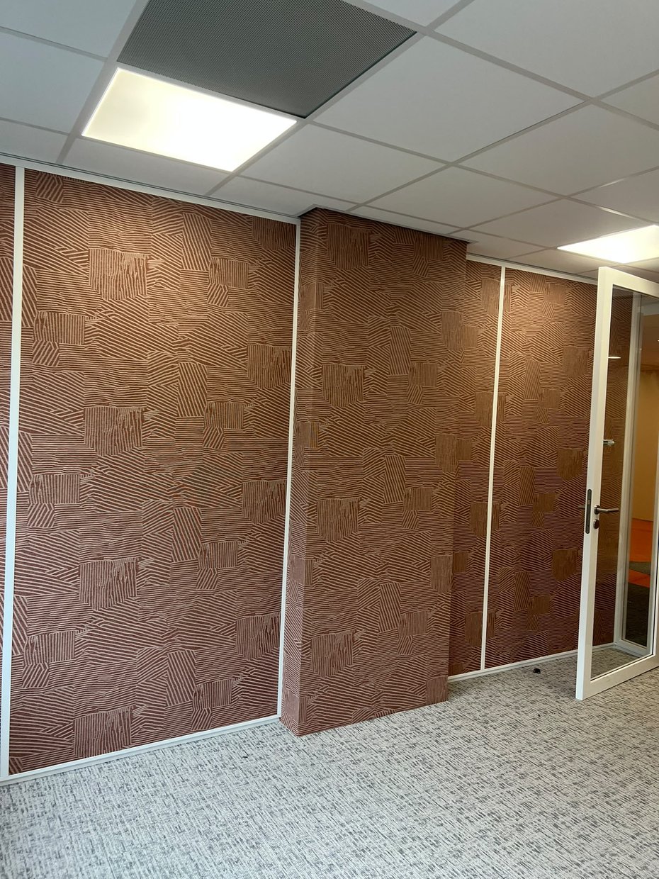Kantoor met grafische wandbekleding